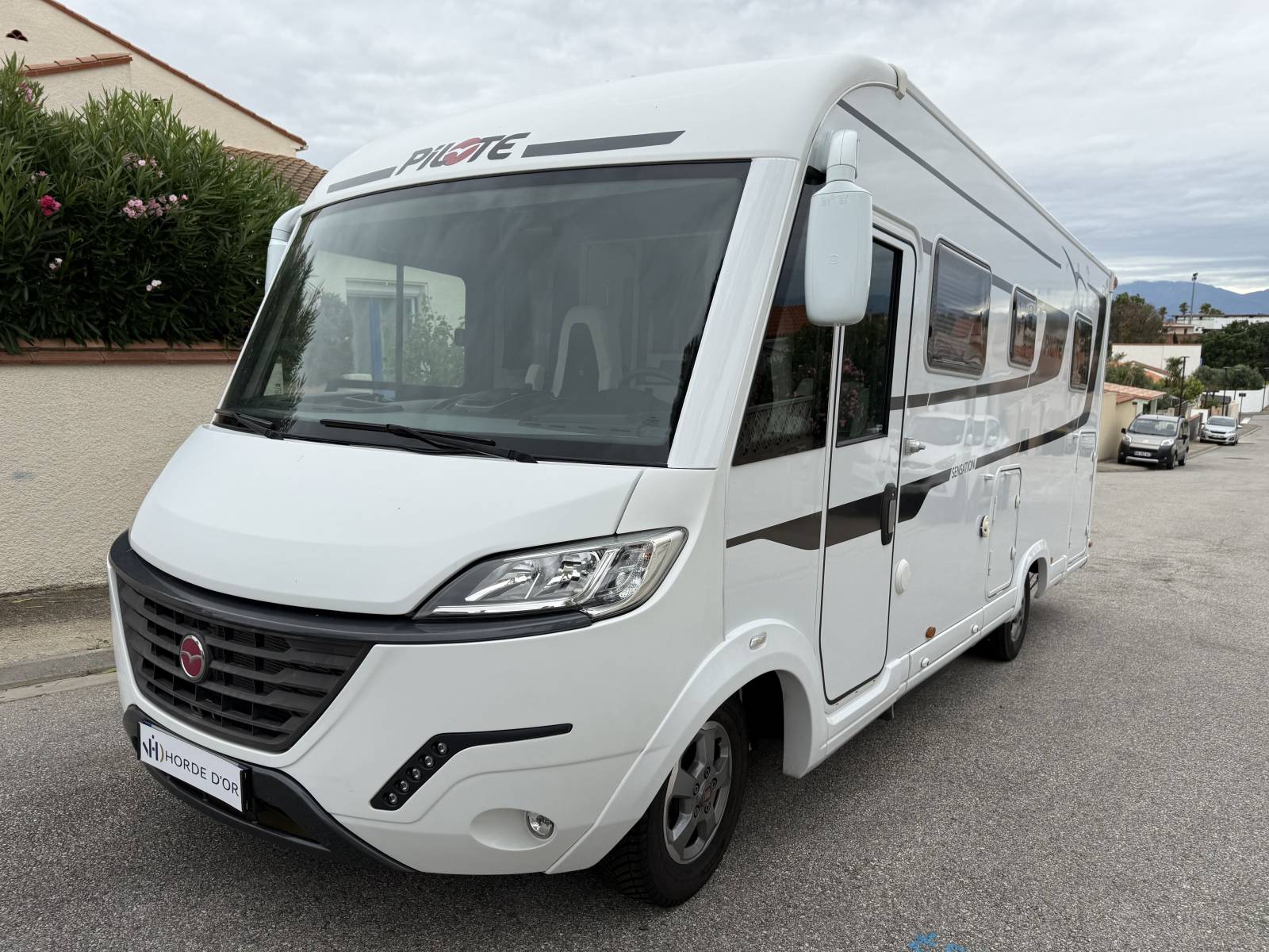 Intégral PILOTE G 700 - Moins de 7m - Etat irréprochable - Lit central - Faible kilométrage