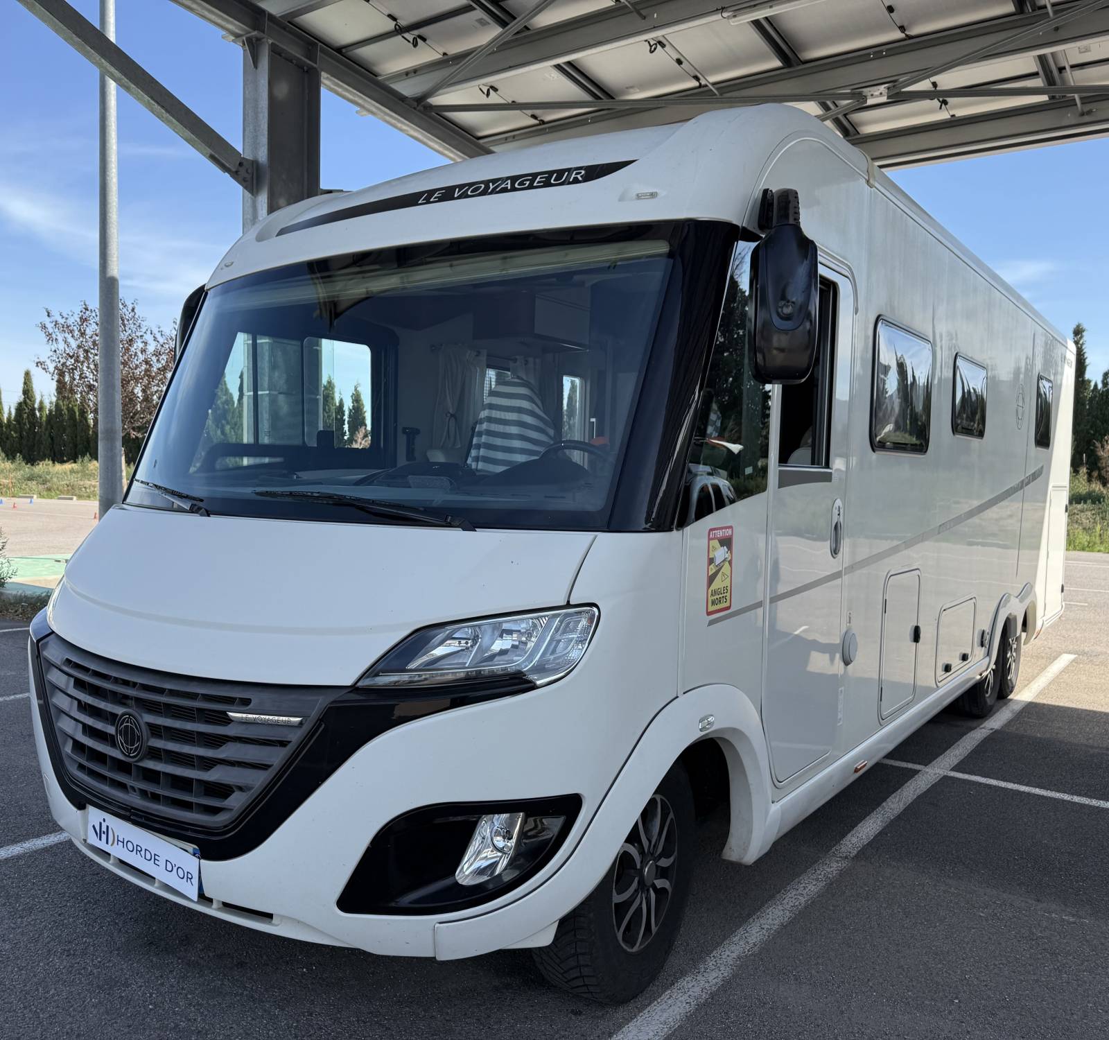 Intégral Le VOYAGEUR LV 8.5CF - Modèle poids lourd de prestige - FIAT DUCATO 180CH BOITE AUTO - ALDE - Lit central