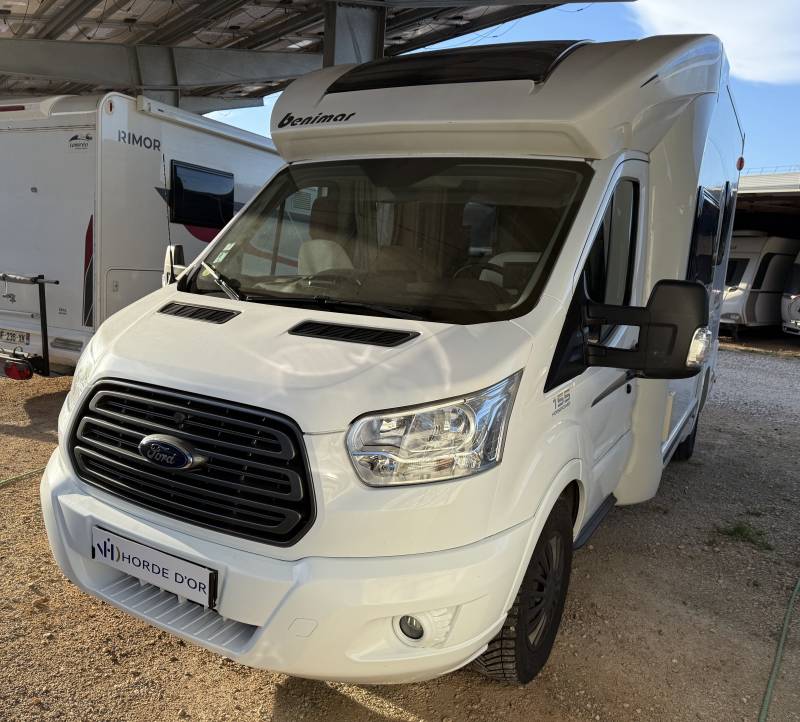 Profilé TESSORO 481 - Compact moins de 6m - Entretien à jour - FORD 2.2L 155CH - Très bon état général - Salon et Cuisine XL